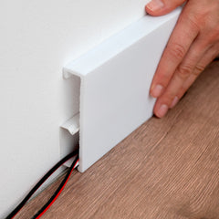 HCR511 - Battiscopa da 2 metri in duropolimero HDPS (meglio del pvc e legno) bianco pitturabile, con passacavi