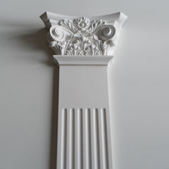 Colonna piatta romana o greca in stile corinzio a parete, pilastro, in poliuretano (meglio del polistirolo). Altezza 254cm