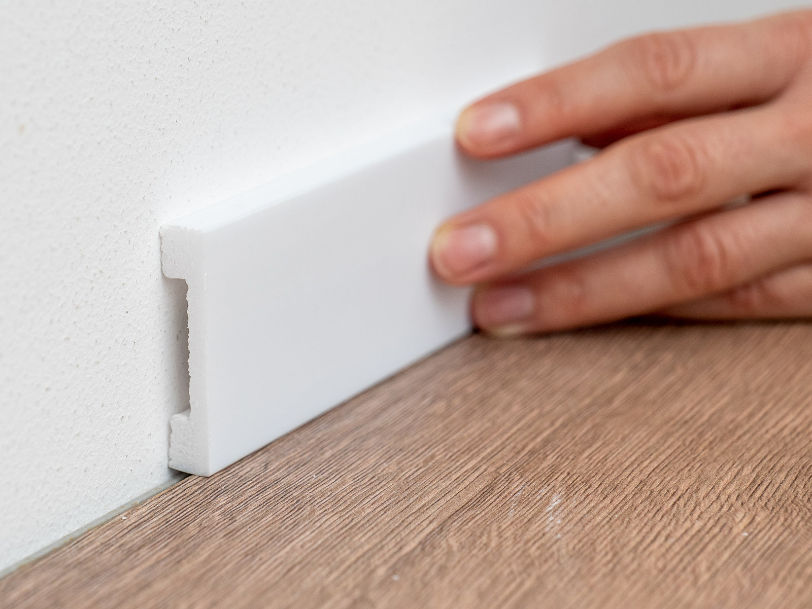 HCR504 - Battiscopa da 2 metri in duropolimero HDPS (meglio del pvc e legno) bianco pitturabile